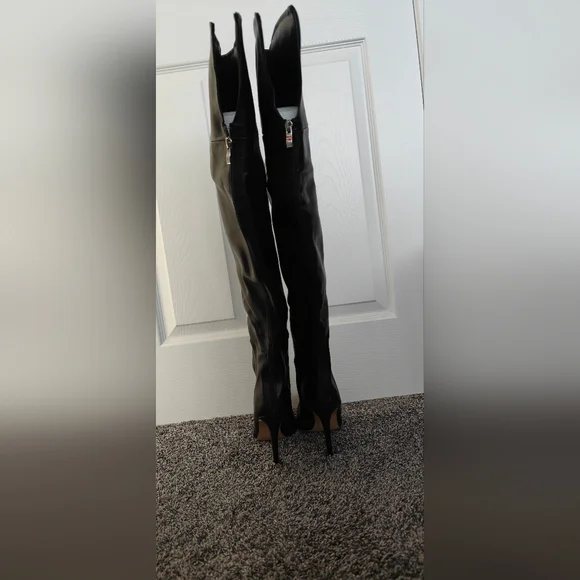 NWOT Elegant Black Thigh-High Women's Boots, Size 41 (9) - Picture 3 of 5